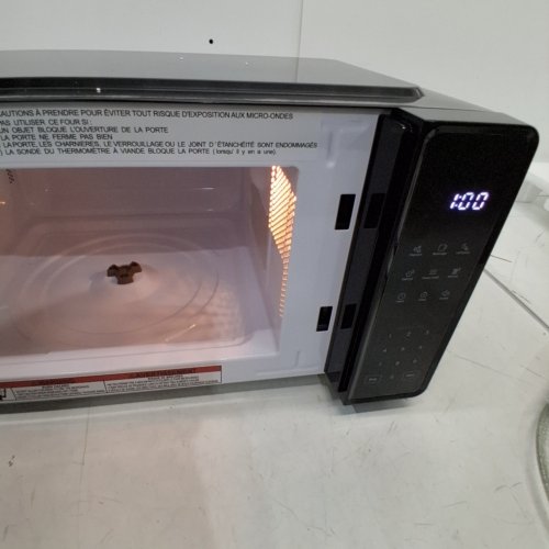 CHEFMAN COUNTERTOP MICROWAVE OVEN - 0.7 CU.FT. - BLACK (MODEL: RJ55-7-V2-CA) image 2