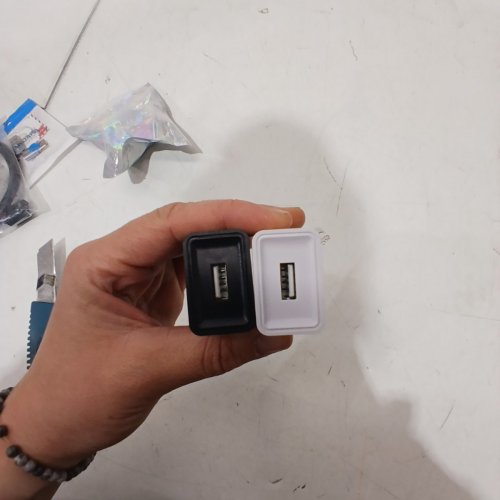 2PK USB WALL CHARGERS - BLACK AND WHITE image 3