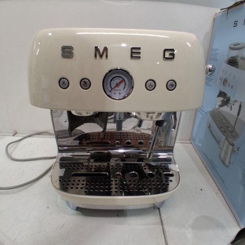 SMEG 50'S RETRO STYLE SEMI-AUTOMATIC ESPRESSO COFFEE MACHINE WITH BUILT-IN GRINDER, COFFEE, AND LATTE DRINKS - 2.5QT - CREAM - (MODEL:EGF03CRUS) image 3