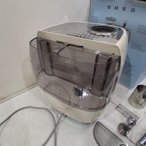 SMEG 50'S RETRO STYLE SEMI-AUTOMATIC ESPRESSO COFFEE MACHINE WITH BUILT-IN GRINDER, COFFEE, AND LATTE DRINKS - 2.5QT - CREAM - (MODEL:EGF03CRUS) image 8