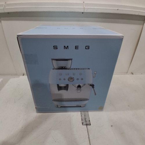 SMEG 50'S RETRO STYLE SEMI-AUTOMATIC ESPRESSO COFFEE MACHINE WITH BUILT-IN GRINDER, COFFEE, AND LATTE DRINKS - 2.5QT - CREAM - (MODEL:EGF03CRUS) image 9