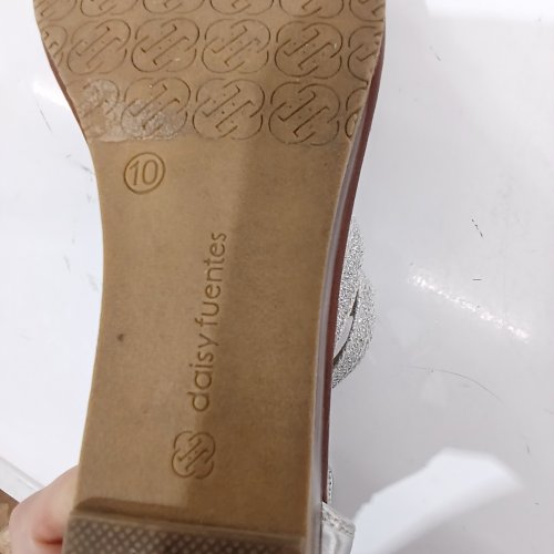 WOMEN'S DAISY FUENTES EMBELLISHED THONG SANDALS - SIZE 10 - SILVER / BROWN image 4