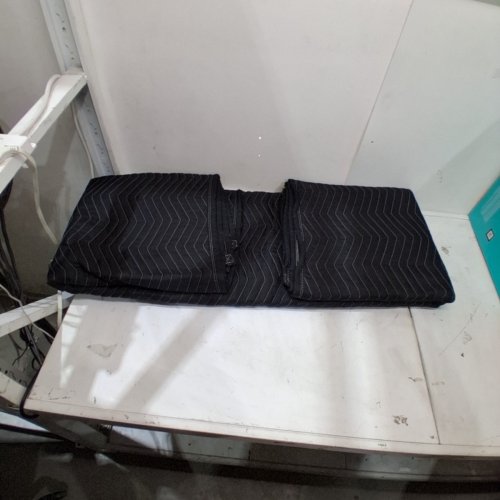 VEVOR HEAVY DUTY SOUNDPROOF ACOUSTIC NOISE BLOCKING SOUND ABSORPTION MOVING BLANKET - 80" X 96" - BLACK - (MODEL: YB066) image 3