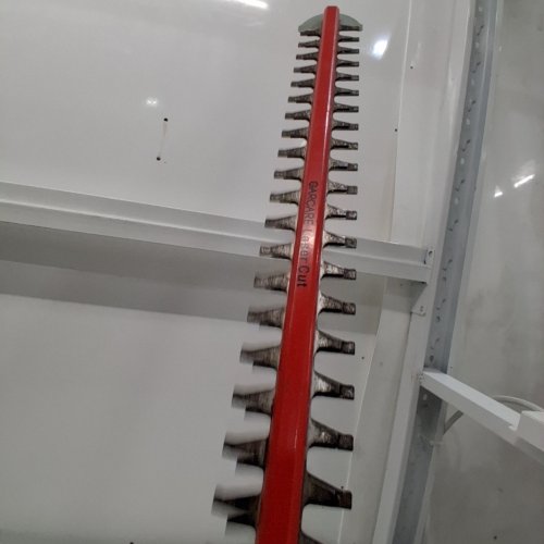 BLACK+DECKER 20 V BARE MAX LITHIUM ION CORDLESS HEDGE TRIMMER WITH BATTERY - 22"\20 V -(MODEL: LHT2220) image 2