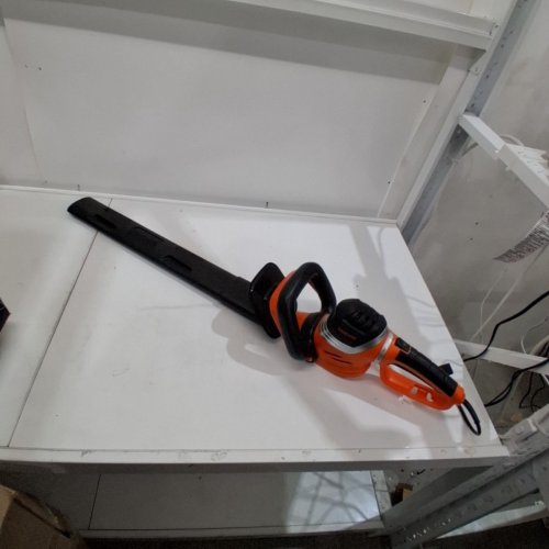 BLACK+DECKER 20 V BARE MAX LITHIUM ION CORDLESS HEDGE TRIMMER WITH BATTERY - 22"\20 V -(MODEL: LHT2220) image 3