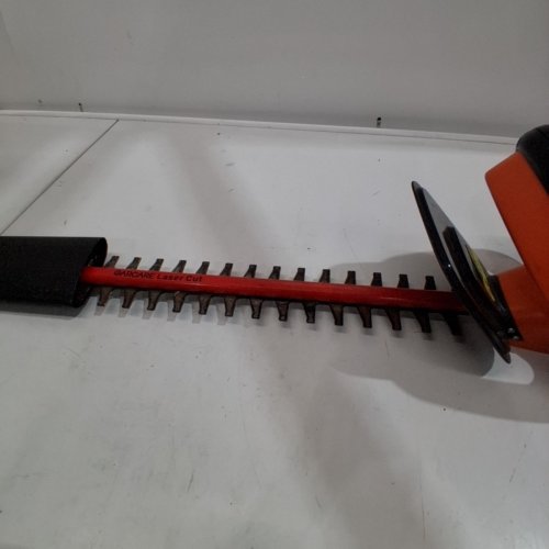 BLACK+DECKER 20 V BARE MAX LITHIUM ION CORDLESS HEDGE TRIMMER WITH BATTERY - 22"\20 V -(MODEL: LHT2220) image 4