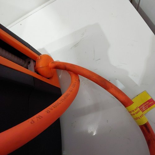 VEVOR RETRACTABLE AIR HOSE REEL - 3/8 IN X 50FT - HYBRID AIR HOSE - MAX 300PSI - ORANGE - (MODEL: NWA-D15) image 3