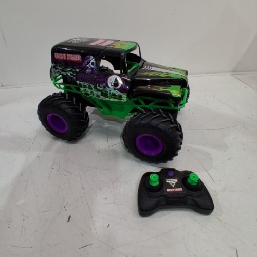 MONSTER JAM SMASH & BASH GRAVE DIGGER INDOOR/OUTDOOR RC MONSTER TRUCK VEHICLE WITH REMOTE CONTROL - 1:15 SCALE - AGES 4+ - GREEN/PURPLE (MODEL: 20153307) image 3