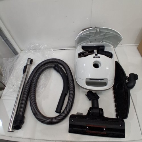 MIELE GUARD M1 PARQUET XL BAGGED CANISTER VACUUM CLEANER - WHITE (MODEL: SVTE0) image 3
