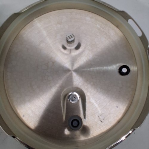 VERKA TRI-LAYER STOVETOP PRESSURE COOKER WITH HEAT RESITANT HANDLE - 5L - STAINLESS STEEL image 3