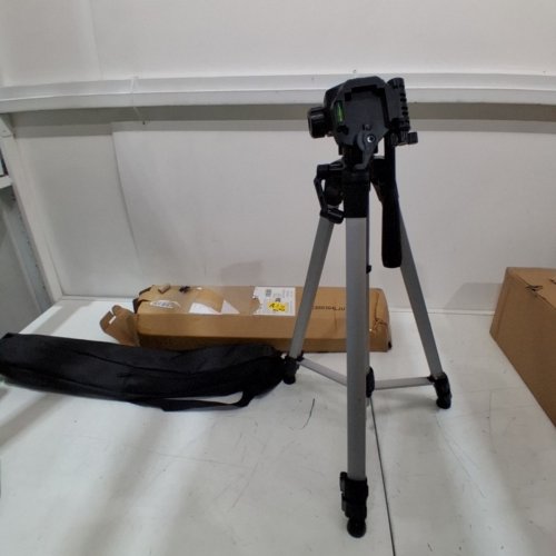AMAZON BASICS ALUMINUM UNIVERSAL TRIPOD WITH LEVEL- 50" image 2