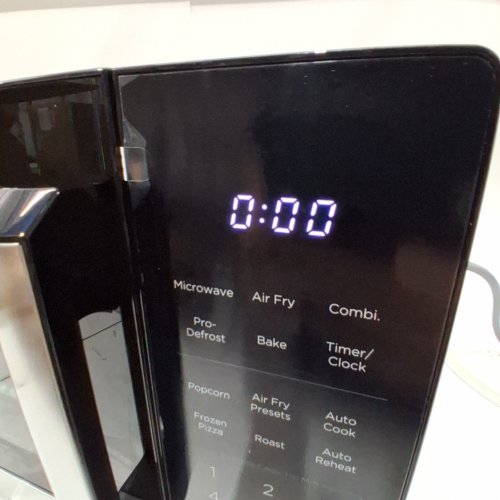 BLACK+DECKER 5-IN-1 MICROWAVE OVEN WITH AIR FRY- BLACK (MODEL: ES9P032NA-CA) image 2
