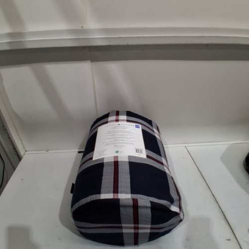 3PC TOMMY HILFIGER COMFORTER SET - QUEEN - RED/BLUE (MODEL: 1976201) image 2