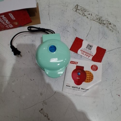 DASH MINI NON STICK WAFFLE MAKER - MINT GREEN (MODEL : DMW001CA) image 3