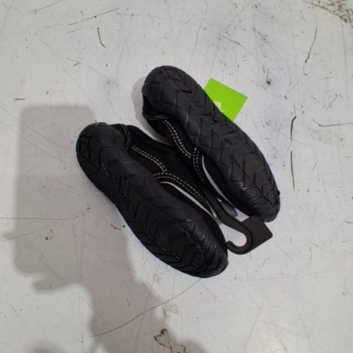 TODDLER ATHLETIC WORKS WATER SHOES - SIZE 9-10 - BLACK / WHITE (STYLE : 31022037) image 3