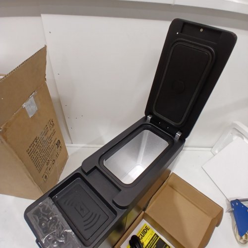 VEVOR CAR ARMREST REFRIGERATOR FRIDGE 12V - 8L S12/24V DC/100-240V AC COMPRESSOR - BLACK - (MODEL: CF8) image 4