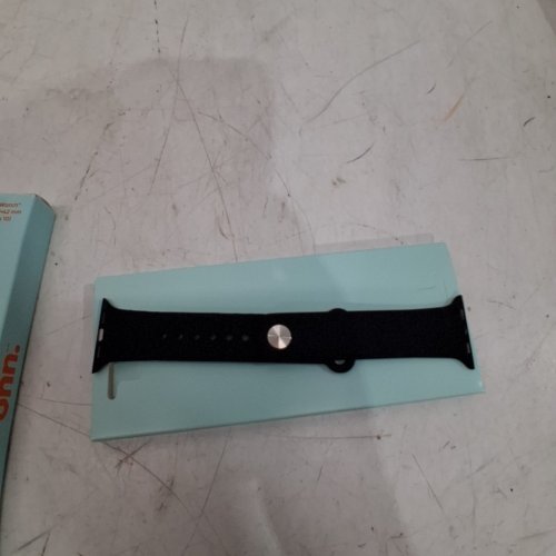 ONN. PREMIUM SILICONE BAND FOR APPLE WATCH - 42-49MM - BLACK image 2