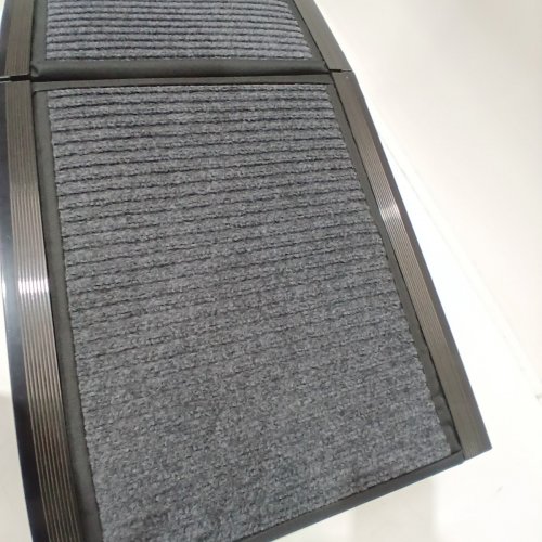 VEVOR METAL OUTDOOR NON-SLIP PET RAMP - 71" X 17" - BLACK (MODEL: 180*44) image 4
