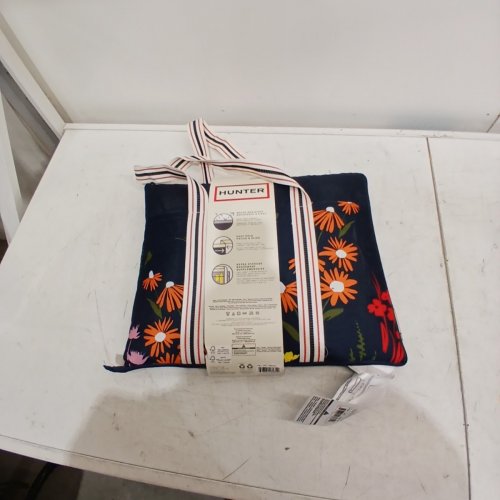 HUNTER OUTDOOR PACKABLE BLANKET WITH HANDLES - 60" X 72" - NAVY BLUE/BOTANICAL (MODEL: 1909192) image 3