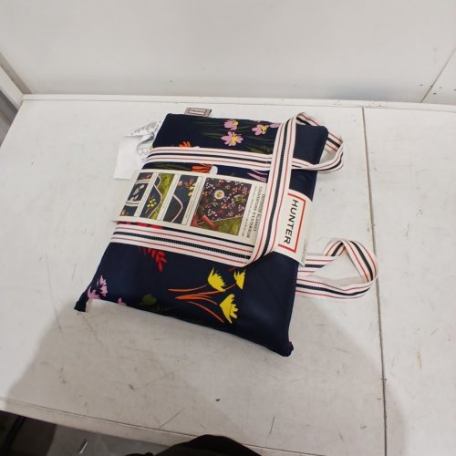 HUNTER OUTDOOR PACKABLE BLANKET WITH HANDLES - 60" X 72" - NAVY BLUE/BOTANICAL (MODEL: 1909192) image 4