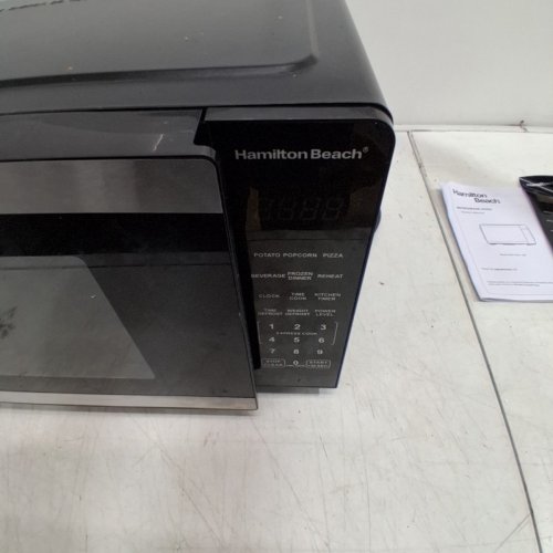HAMILTON BEACH COUNTERTOP MICROWAVE OVEN - 0.9 CU. FT. - 900W - BLACK (MODEL: HBCMPG09S1-L2) image 7