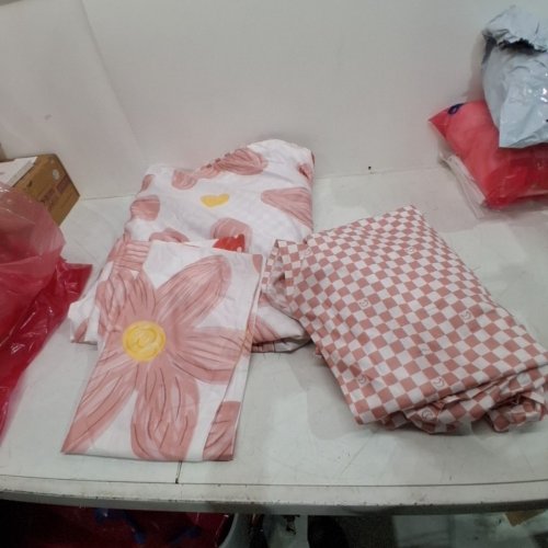 3PC FRESH FLORAL DUVET COVER WITH SHEET AND PILLOWCASE- 76" X 58" - PINK\WHITE image 3