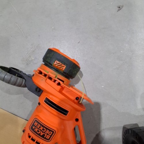 BLACK + DECKER 3-IN-1 COMPACT ELECTRIC MOWER STRING TRIMMER - 12" PATH - 6.5AMP - ORANGE/BLACK (MODEL: BESTA512CM) image 5