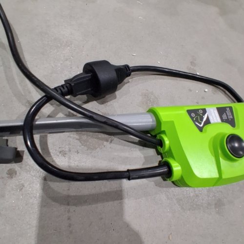 GREENWORKS CORDED ELECTRIC SNOW BLOWER THROWER WITH 180° ADJUSTABLE CHUTE - 13AMP - 20” PATH - GREEN (MODEL: GWSN20130) image 2