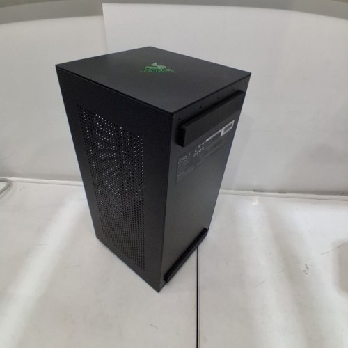RAZER CORE X V2 EXTERNAL GRAPHICS ENCLOSURE (EGPU) | 4 SLOT WIDE NVIDIA/AMD CARDS PCIE 4.0 SUPPORT | COMPATIBLE WITH WINDOWS 11 THUNDERBOLT 4/5 AND USB 4 - BLACK - (MODEL:RC21-02270200-R3U1) image 5