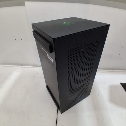 RAZER CORE X V2 EXTERNAL GRAPHICS ENCLOSURE (EGPU) | 4 SLOT WIDE NVIDIA/AMD CARDS PCIE 4.0 SUPPORT | COMPATIBLE WITH WINDOWS 11 THUNDERBOLT 4/5 AND USB 4 - BLACK - (MODEL:RC21-02270200-R3U1) image 6
