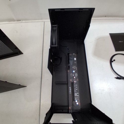 RAZER CORE X V2 EXTERNAL GRAPHICS ENCLOSURE (EGPU) | 4 SLOT WIDE NVIDIA/AMD CARDS PCIE 4.0 SUPPORT | COMPATIBLE WITH WINDOWS 11 THUNDERBOLT 4/5 AND USB 4 - BLACK - (MODEL:RC21-02270200-R3U1) image 8