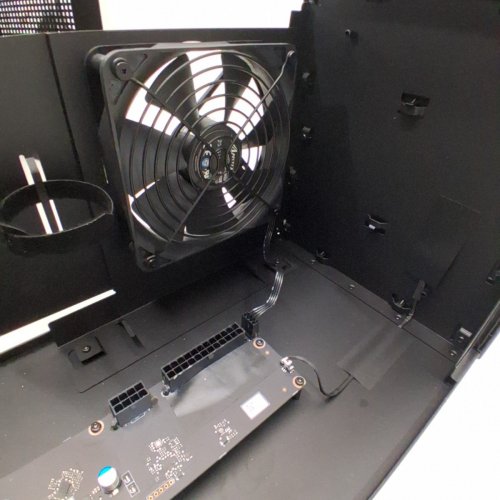 RAZER CORE X V2 EXTERNAL GRAPHICS ENCLOSURE (EGPU) | 4 SLOT WIDE NVIDIA/AMD CARDS PCIE 4.0 SUPPORT | COMPATIBLE WITH WINDOWS 11 THUNDERBOLT 4/5 AND USB 4 - BLACK - (MODEL:RC21-02270200-R3U1) image 9