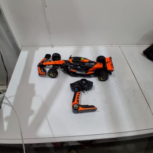 MAISTO TECH R/C FORMULA 1 CAR MCLAREN LANDO NORRIS - 1:10 SCALE - ORANGE/BLACK (MODEL:2639040) image 2