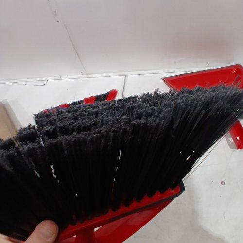 VILEDA OSKAR BROOM WITH DUSTPAN AND 1 SUPER ANGLE PRO BROOM image 3