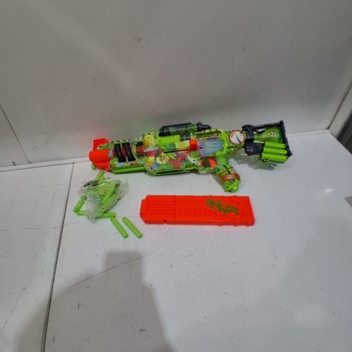 NERF ZOMBIE CORRUPTER BOLT ACTION DART BLASTER - GREEN (MODEL: F8962) image 2