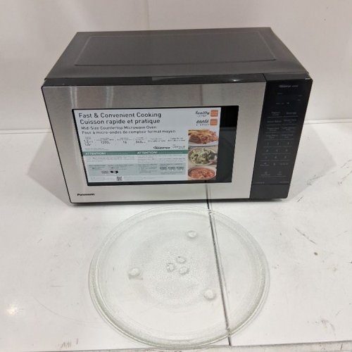 PANASONIC COUNTERTOP MICROWAVE OVEN WITH DIGITAL DISPLAY AND CHILD LOCK - 1.2 CU. FT - 1200W - BLACK/SLIVER (MODEL: NN-ST66QS) image 2