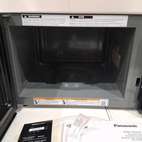 PANASONIC COUNTERTOP MICROWAVE OVEN WITH DIGITAL DISPLAY AND CHILD LOCK - 1.2 CU. FT - 1200W - BLACK/SLIVER (MODEL: NN-ST66QS) image 4