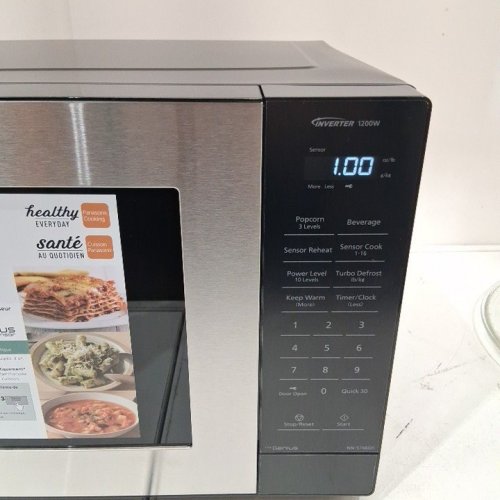 PANASONIC COUNTERTOP MICROWAVE OVEN WITH DIGITAL DISPLAY AND CHILD LOCK - 1.2 CU. FT - 1200W - BLACK/SLIVER (MODEL: NN-ST66QS) image 5