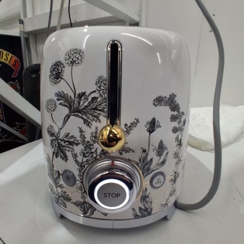 SMEG HONEYCOMB 2-SLICE TOASTER - 120 V, 980W - WHITE (MODEL: TSF01WSUS) image 2