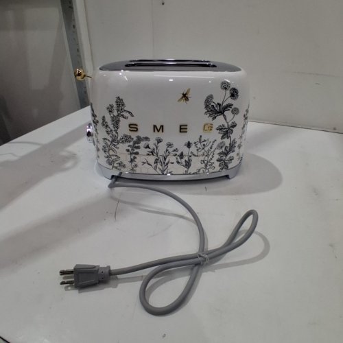 SMEG HONEYCOMB 2-SLICE TOASTER - 120 V, 980W - WHITE (MODEL: TSF01WSUS) image 4
