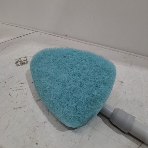 4PC SCOTCH-BRITE EXTENDABLE TUB AND TILE SCRUBBER KIT WITH REFILLS - EXTENDS UP TO 25" - GREY/LIGHT BLUE (MODEL:549X-560-SIOC) image 4