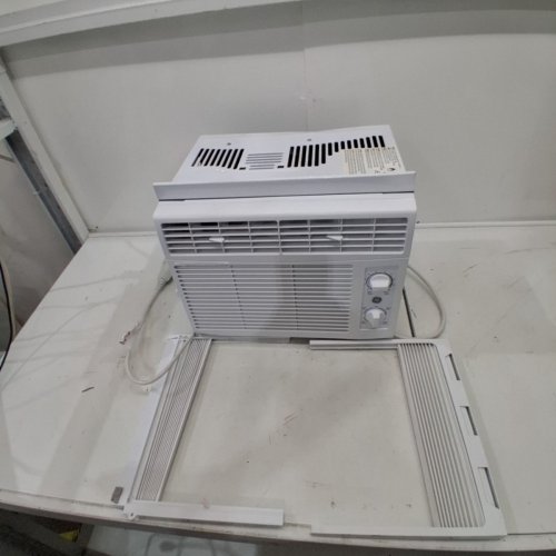 GE APPLIANCES ELECTRONIC WINDOW AIR CONDITIONER - 5,000 BTU - 150SQ.FT - WHITE (MODEL: AWAS05BWFC) image 3