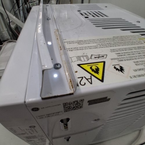 GE APPLIANCES ELECTRONIC WINDOW AIR CONDITIONER - 5,000 BTU - 150SQ.FT - WHITE (MODEL: AWAS05BWFC) image 4