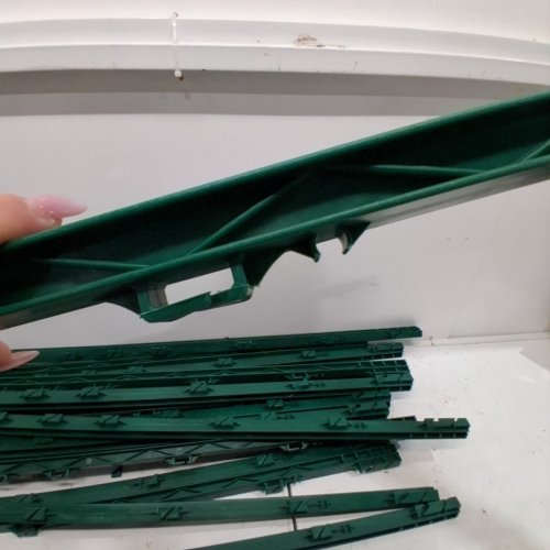25PK STEP IN FENCE POSTS FOR WIRE OR ELECTRIC FENCING - 40" - GREEN image 2
