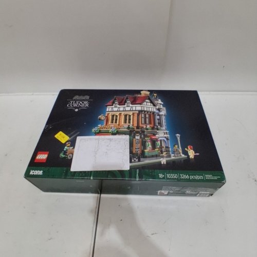10350PC LEGO ICONS TUDOR CORNER (MODEL: 10350) image 4