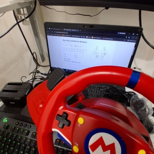 HORI MARIO KART RACING WHEEL PRO MINI WITH PEDALS - 5 V 30MA - RED (MODEL: NSW-204) image 2