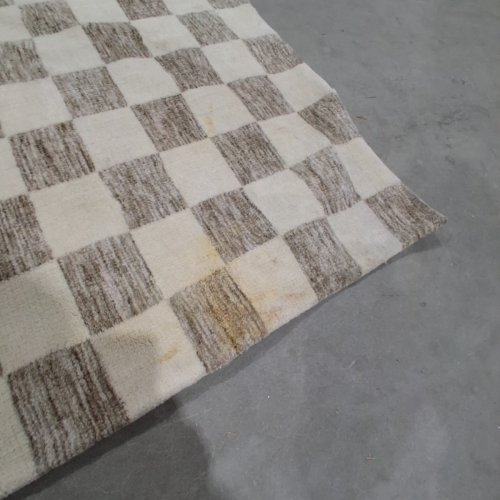 KOSHANI LEELA COLLECTION CHECKERBOARD AREA RUG - 63" X 91" - BEIGE (MODEL: 5002) image 4