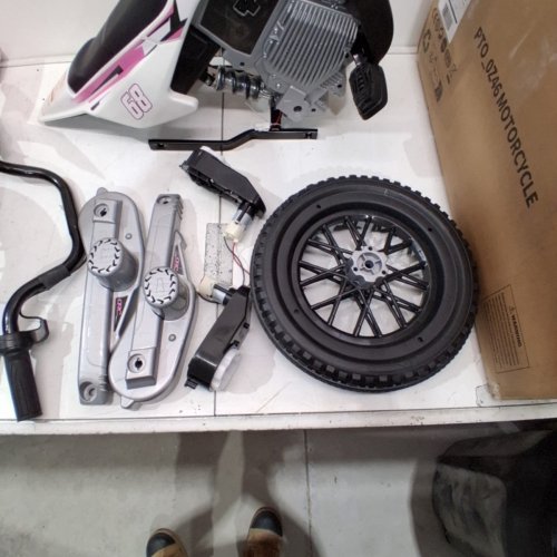 KID'S GARVEE RIDE P SERIES ELECTRIC DIRT BIKE WITH TWO 25W MOTOR, TWIST GRIP THROTTLE, SPRING SUSPENSION - 66 LBS CAP - 12V - PINK/WHITE (MODEL: PTO_0Z46 / JT5006) image 8