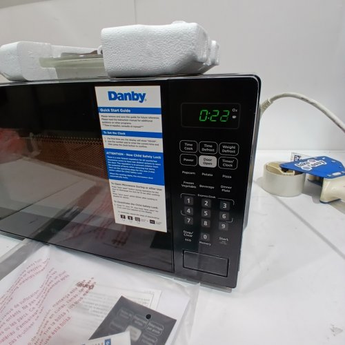 DANBY COUNTERTOP MICROWAVE - 0.7 CU.FT - BLACK - (MODEL: DBMW0721BBB) image 2