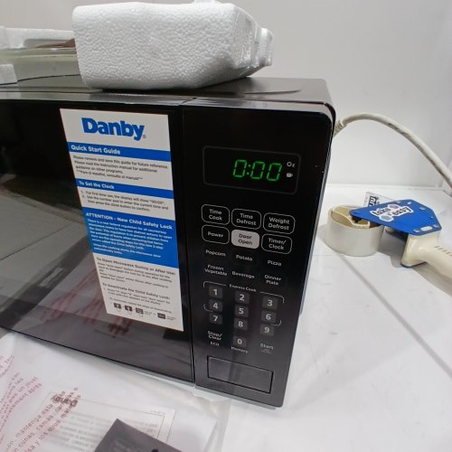 DANBY COUNTERTOP MICROWAVE - 0.7 CU.FT - BLACK - (MODEL: DBMW0721BBB) image 4